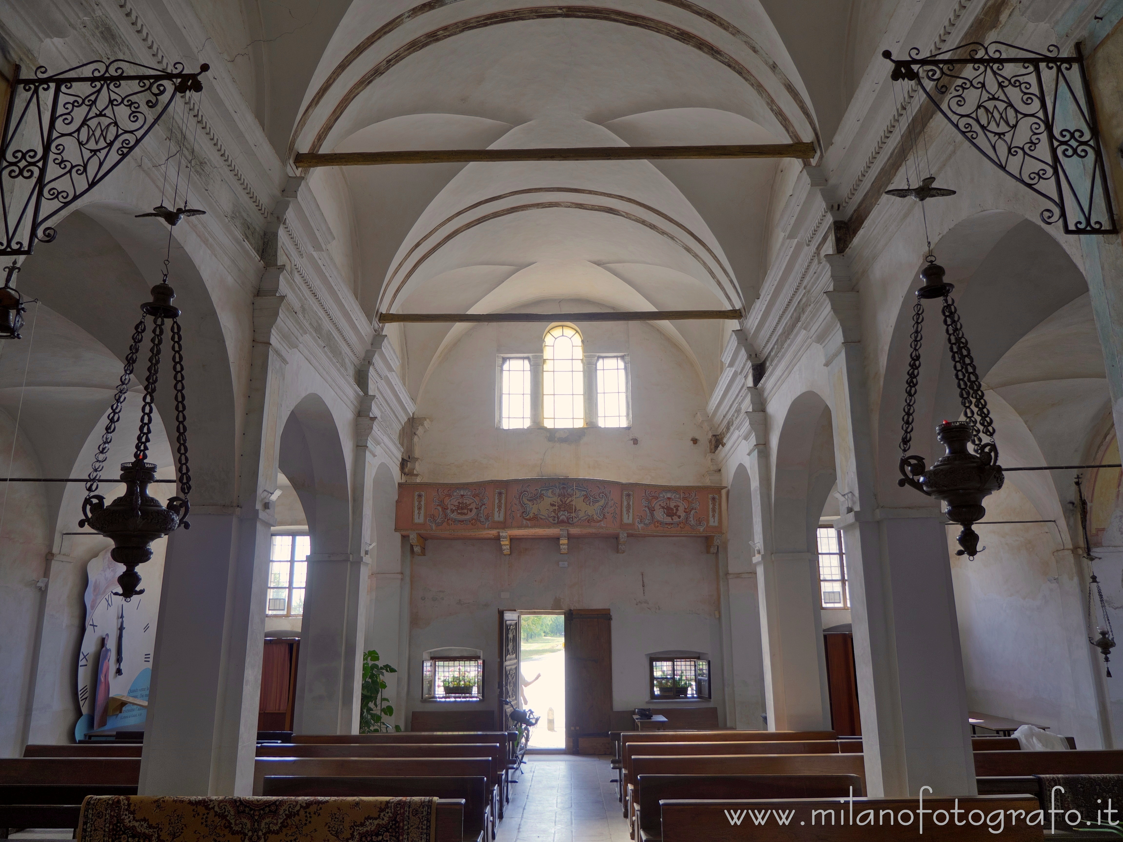 Sandigliano (Biella, Italy) - Naves of the Church of Santa Maria delle Grazie del Barazzone - Full resolution picture